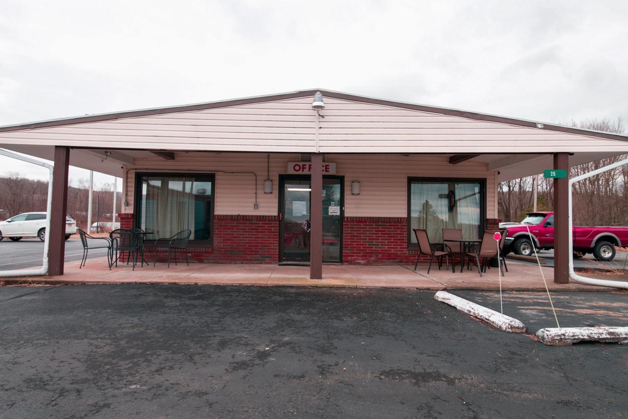 Oyo Hotel Dalton Pa I-81 Craig Екстер'єр фото